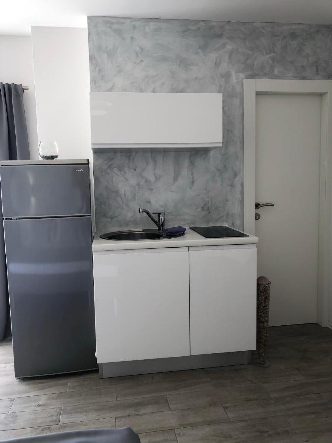 אומיס Apartmani Milka I Jozo מראה חיצוני תמונה
