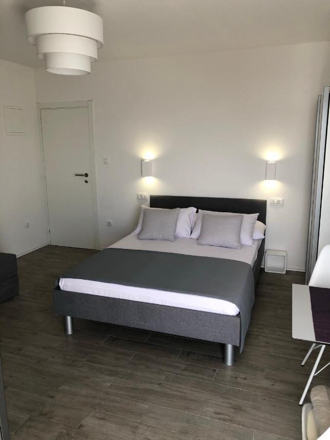 אומיס Apartmani Milka I Jozo מראה חיצוני תמונה