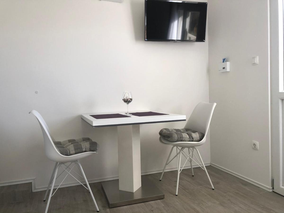 אומיס Apartmani Milka I Jozo מראה חיצוני תמונה
