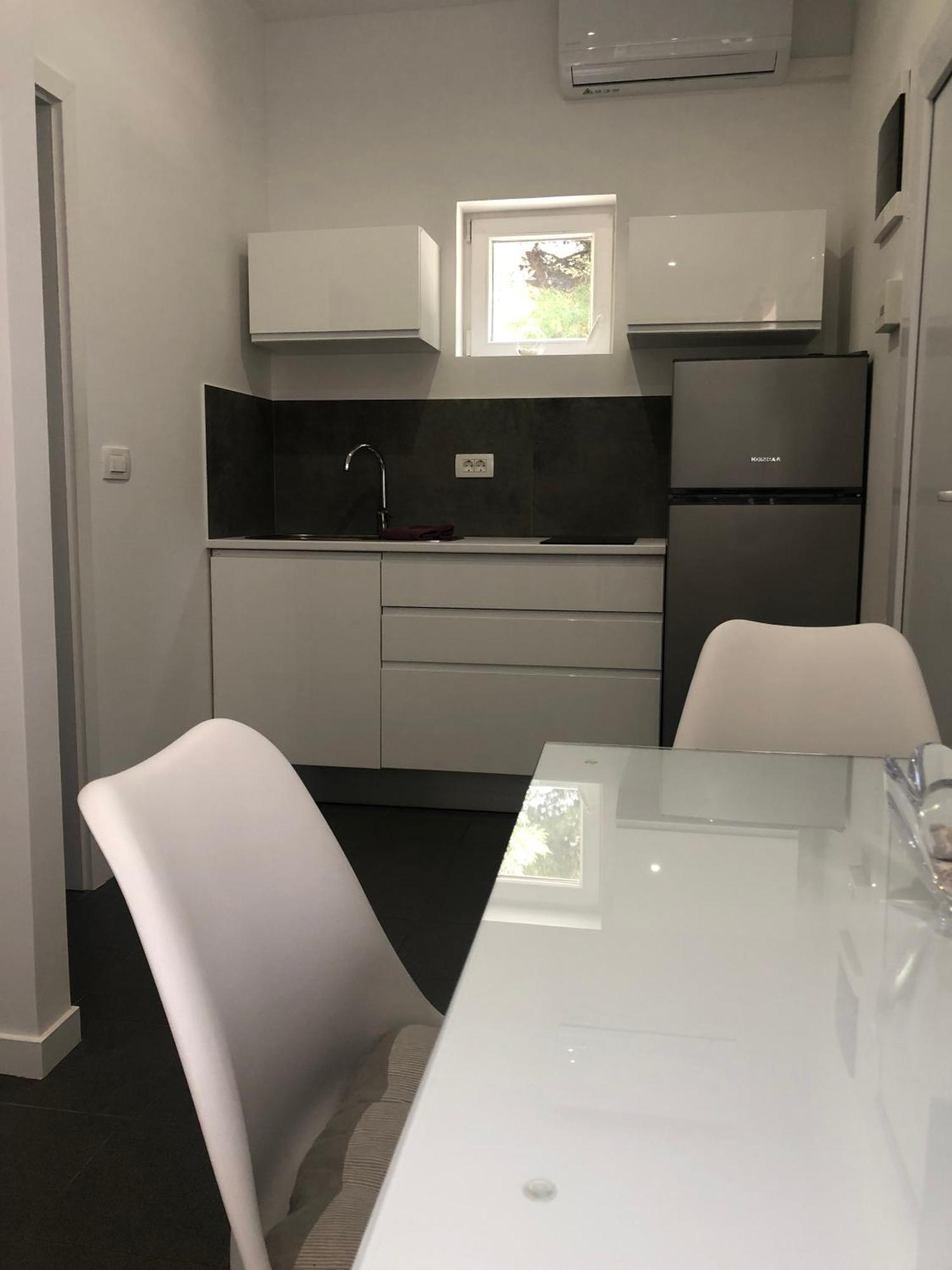אומיס Apartmani Milka I Jozo מראה חיצוני תמונה