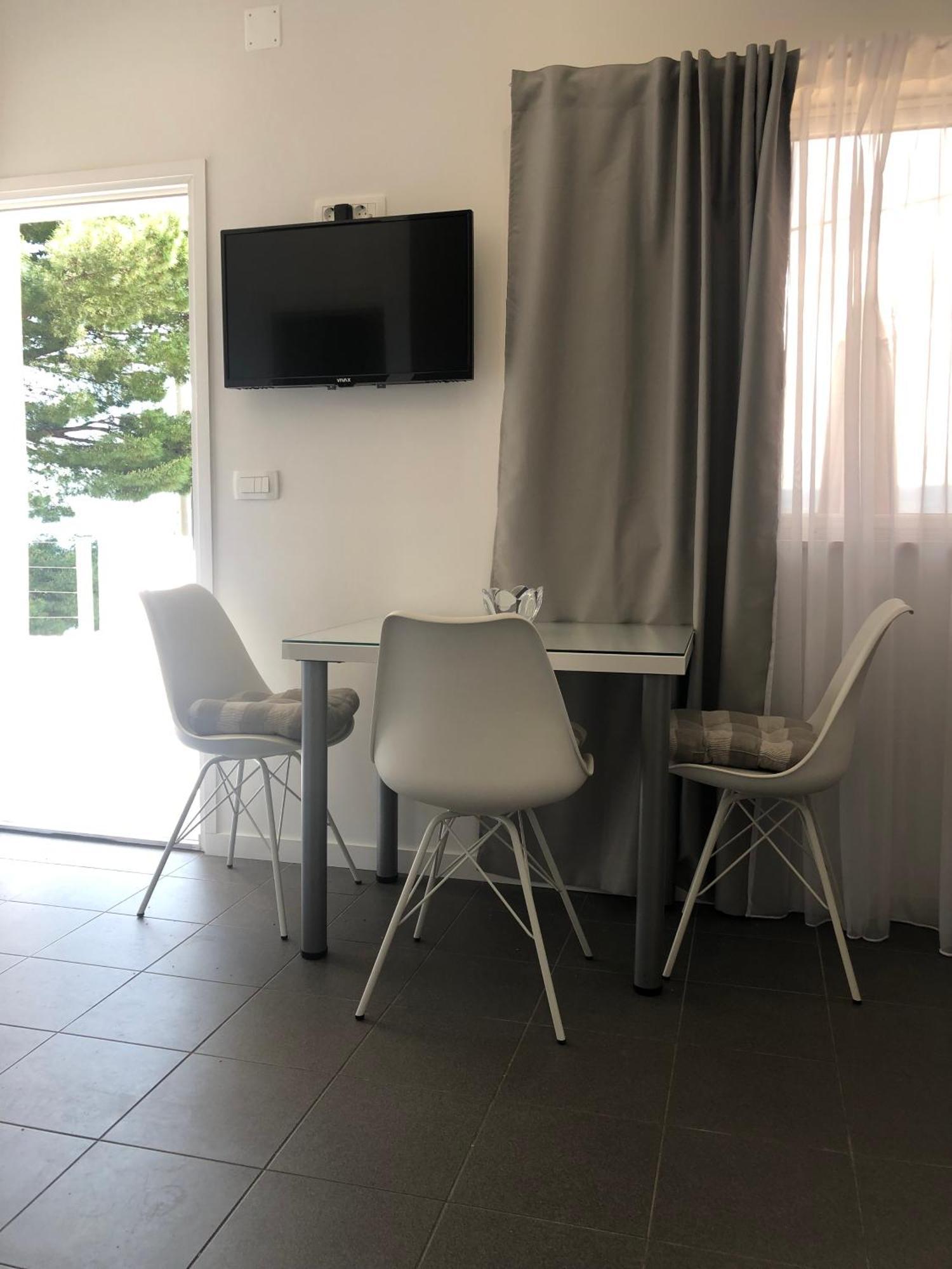 אומיס Apartmani Milka I Jozo מראה חיצוני תמונה