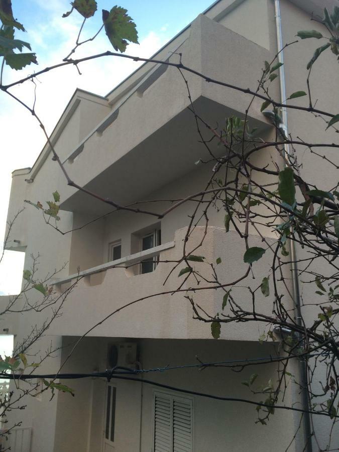 אומיס Apartmani Milka I Jozo מראה חיצוני תמונה